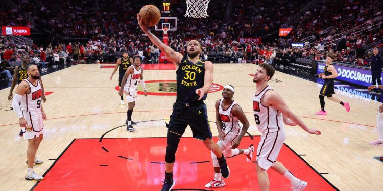 Curry i Butler natjeraju da ratnici lete. Vukovi zaustavljaju grmlje