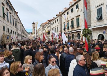 DUBROVNIK U ZNAKU ZAŠTITNIKA Danas je Kandelora: Svečano otvaranje Feste sv. Vlaha