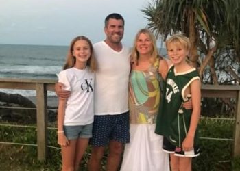 Dale Tapping: AFL Club Essendon baca se u tugu nakon tragične smrti trenera koji je izgubio bitku s ubojitom bolešću u dobi od samo 59 godina