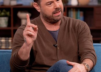 Danny Dyer otkriva da se priprema podvrgnuti operaciji na svojim testisima nakon što mu je otac rekao da “izvede taj b **** ck, to nije u redu”