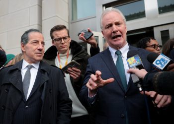 Demokratski aktivisti pozivaju na stranku da se bore protiv Trumpovog preuzimanja