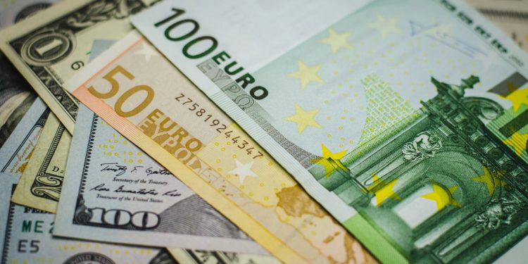 Dolar prošloga tjedna ojačao, euro pao