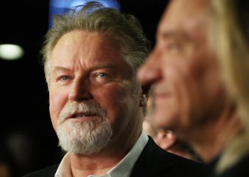 Don Henley je tužio za optuživanje prodavača knjiga za prodaju ukradenih ‘hotela California’ Lyrics