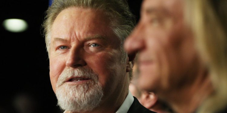 Don Henley je tužio za optuživanje prodavača knjiga za prodaju ukradenih ‘hotela California’ Lyrics
