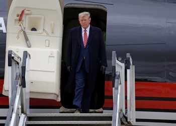 Donald Trump smatra da kupuje rabljene zrakoplove Boeing kao zrakoplovne snage usred kašnjenja