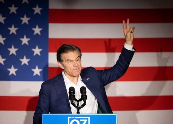 Dr. Mehmet Oz drži milijune od tvrtki koje bi imao vlast u Trumpovom poslu