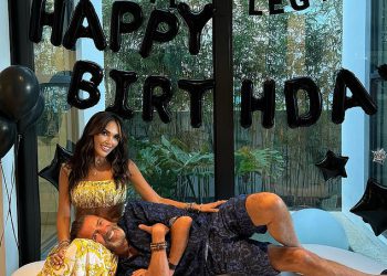 Duncan Bannatyne slavi svoj 76. rođendan u stilu dok se zabavlja sa suprugom Nigora, 44, na divljim praznicima s prijateljima