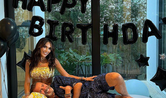 Duncan Bannatyne slavi svoj 76. rođendan u stilu dok se zabavlja sa suprugom Nigora, 44, na divljim praznicima s prijateljima