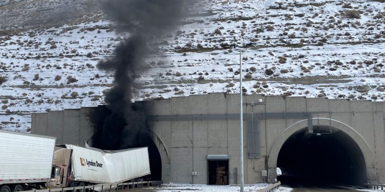 Dva mrtva i više ozlijeđena u sudaru tunela u Wyomingu dok policija upozorava na ‘prijetnju eksplozijom’
