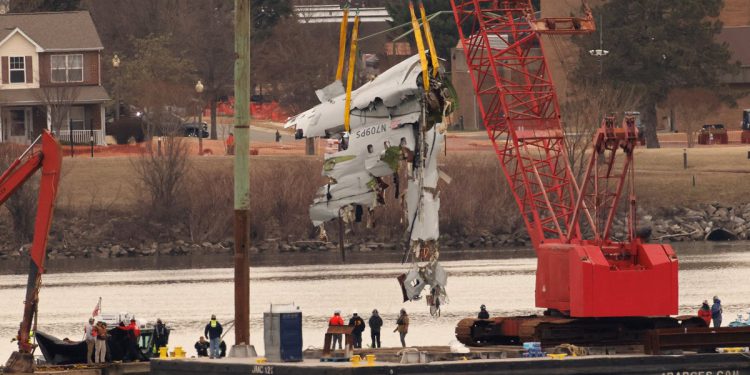 Dva zračna luka optužena za hakiranje nadzornog videozapisa o smrtonosnom padu u zrakoplovu i propuštajući ga na CNN