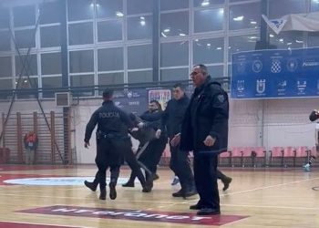 EPILOG NAVIJAČKIH NEREDA U MOSTARU Huliganu koji je pokušao napasti igrače uručen prekršajni nalog