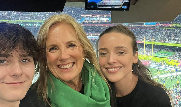 Eagles obožavateljica Jill Biden bljesne sa svojim bakama u Pobjedničkom postu na društvenim mrežama