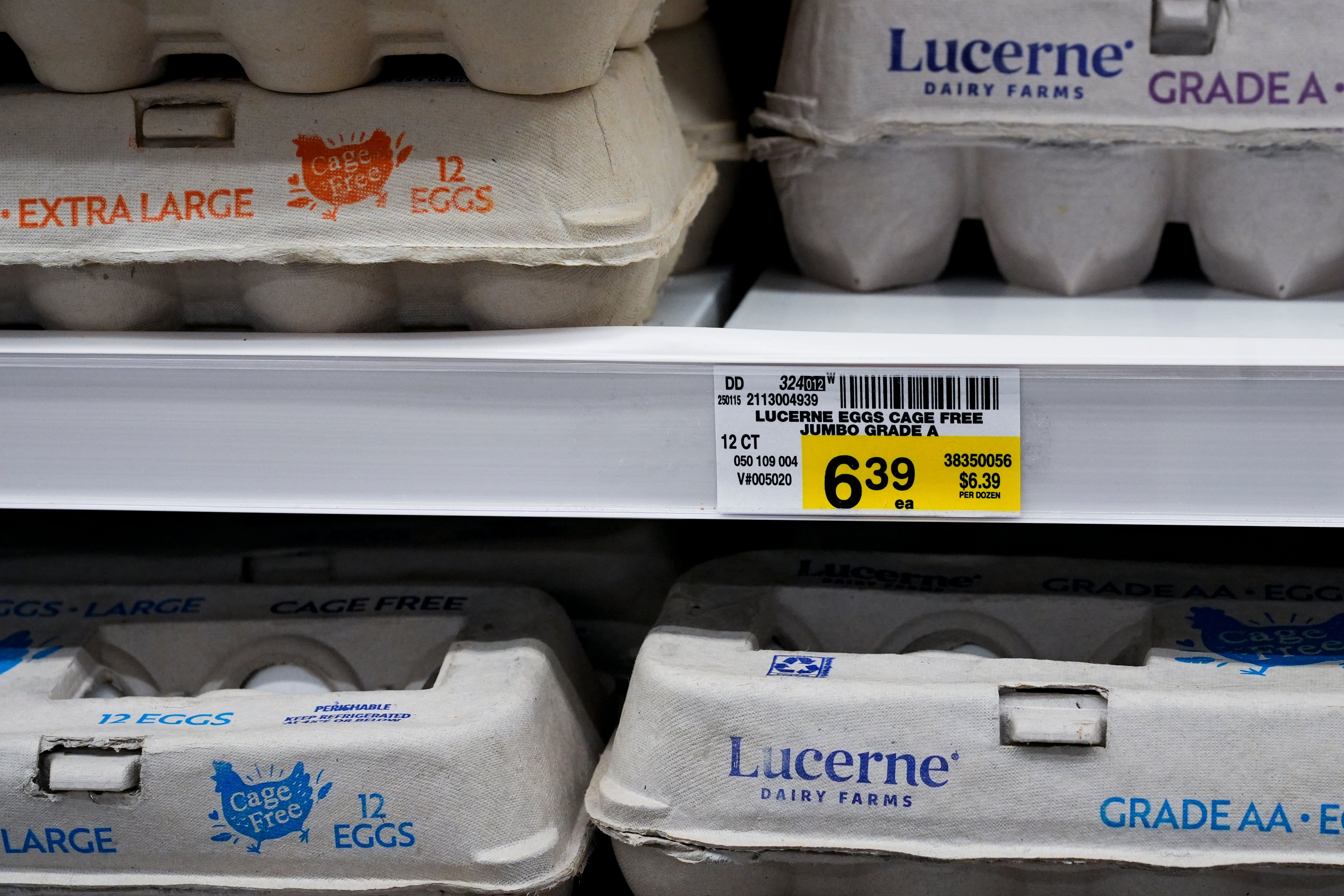 Jaja se vide na prodaju na Safewayu, ponedjeljak, 27. siječnja 2025. u Seattlu