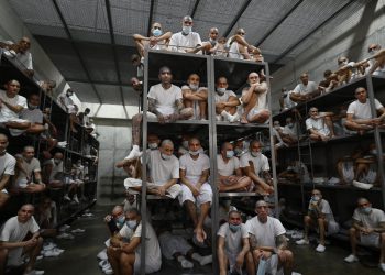 El Salvador želi pritvoriti deportise, uključujući američke građane, u zloglasnom terorističkom zatvoru ‘Tropska gulag’
