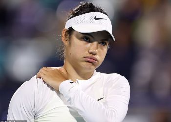 Emma Raducanu trpi još jedan grozan izlaz iz prvog kruga na Abu Dhabi Openu – s Britanom je izgubila u izravnim setovima danima nakon što je započela potragu za sedmom trenerom u karijeri