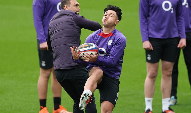 Engleska ‘ne može bin’ Marcus Smith na broj 15, kaže pomoćni trener Kevin Sinfield nakon što je pretvorio borbe protiv šest nacija u cijelom baku