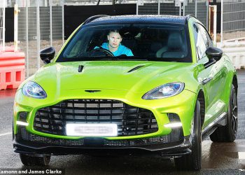 Erling Haaland prska na 350 £ F1 sigurnosni automobil – budući da je Man City Star uočen u svom drugom novom setu kotača samo nekoliko dana nakon potpisivanja New Deal -a u vrijednosti od gotovo 1 milijuna funti tjedno