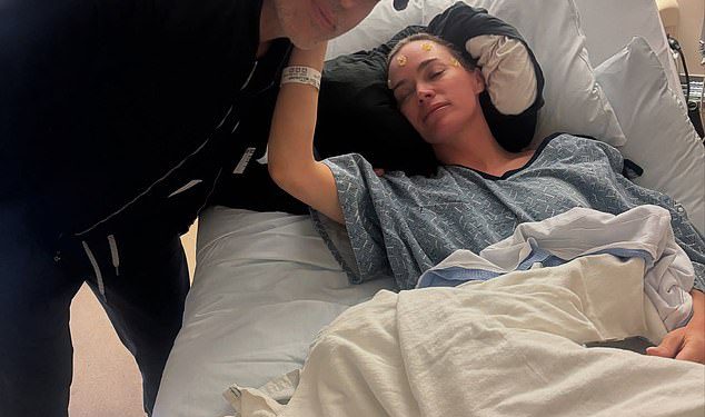 Ex Edwin Arroyave iz Teddija Mellencampa daje se ometanje nakon što je bila naporna operacija mozga kako bi uklonila tumore