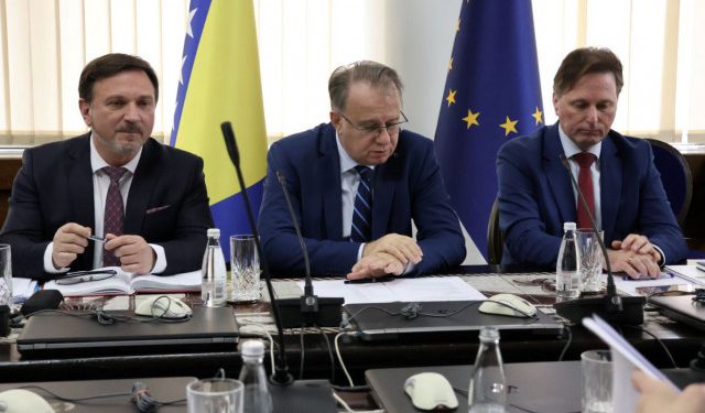 FOKUS NA OSNOVNIM NAMIRNICAMA Postignut dogovor o 'zaključavanju cijena'