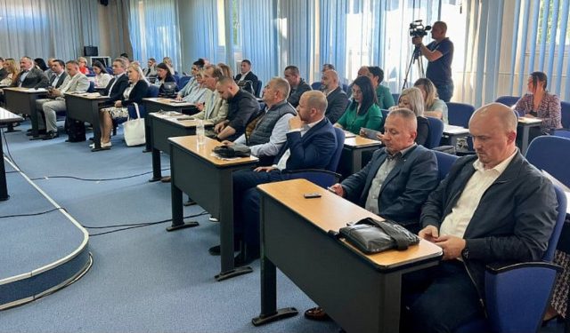 FORMIRANJE NOVE VEĆINE Većina zastupnika zatražila sjednicu skupštine i smjenu SDA-ove vlade u Tuzli