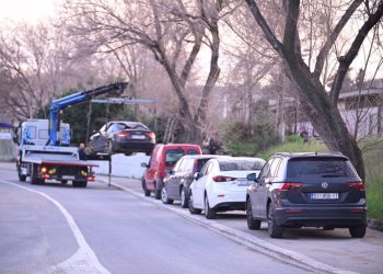 FOTO Danas se ne tolerira parkiranje na trotoaru put Lore. Pauk je u akciji