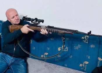 FOTO U jeku sigurnosne nestabilnosti, zastupnik SDA u Parlamentu FBiH objavio fotografije s puškom na društvenim mrežama