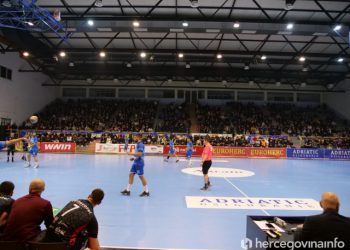 FOTO/VIDEO Izviđač na poluvremenu ima rezultat za četvrtfinale EHF CUP-a, odlična atmosfera na tribinama