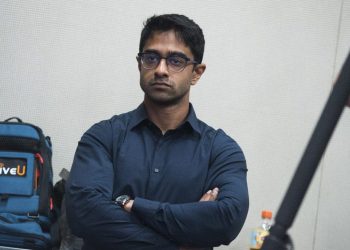 Flashback: Bivši pomoćnik AOC -a koji izaziva Pelosi nosio je košulju s nacističkim suradnikom