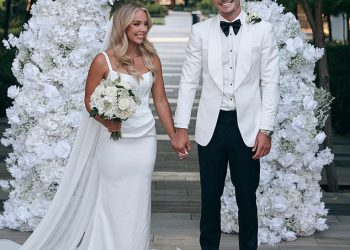 Footy zvijezda Josh Battle šokira svoje suigrače i voljene osobe držeći vjenčanje iznenađenja – a njegova mladenka ima srdačne detalje na jednoj od njezine dvije haljine