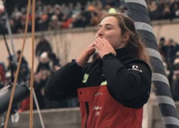 Francuska miljenica i jedriličarska zvijezda najmlađa je osoba u povijesti koja je završila najekstremniju svjetsku regatu