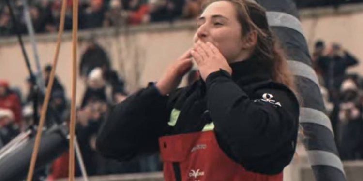 Francuska miljenica i jedriličarska zvijezda najmlađa je osoba u povijesti koja je završila najekstremniju svjetsku regatu