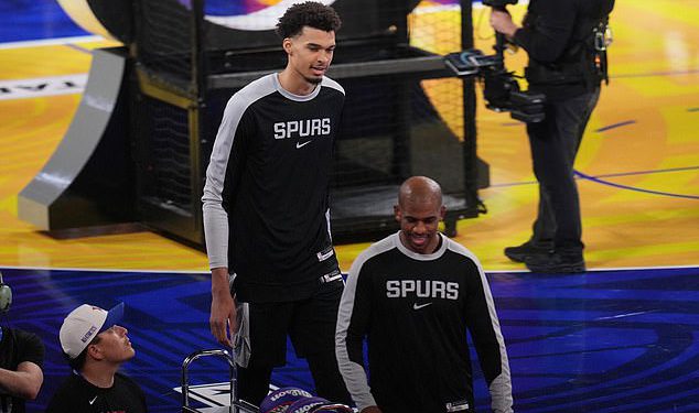 Furious NBA navijači Boo Victor Wembanyama i Chris Paul nakon što su koristili prljavu taktiku u All-Star Skills događaju