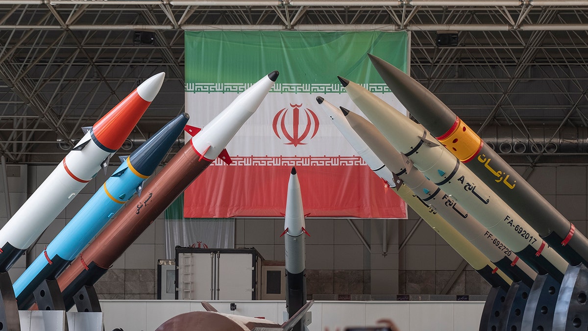 Iranska zastava, rakete