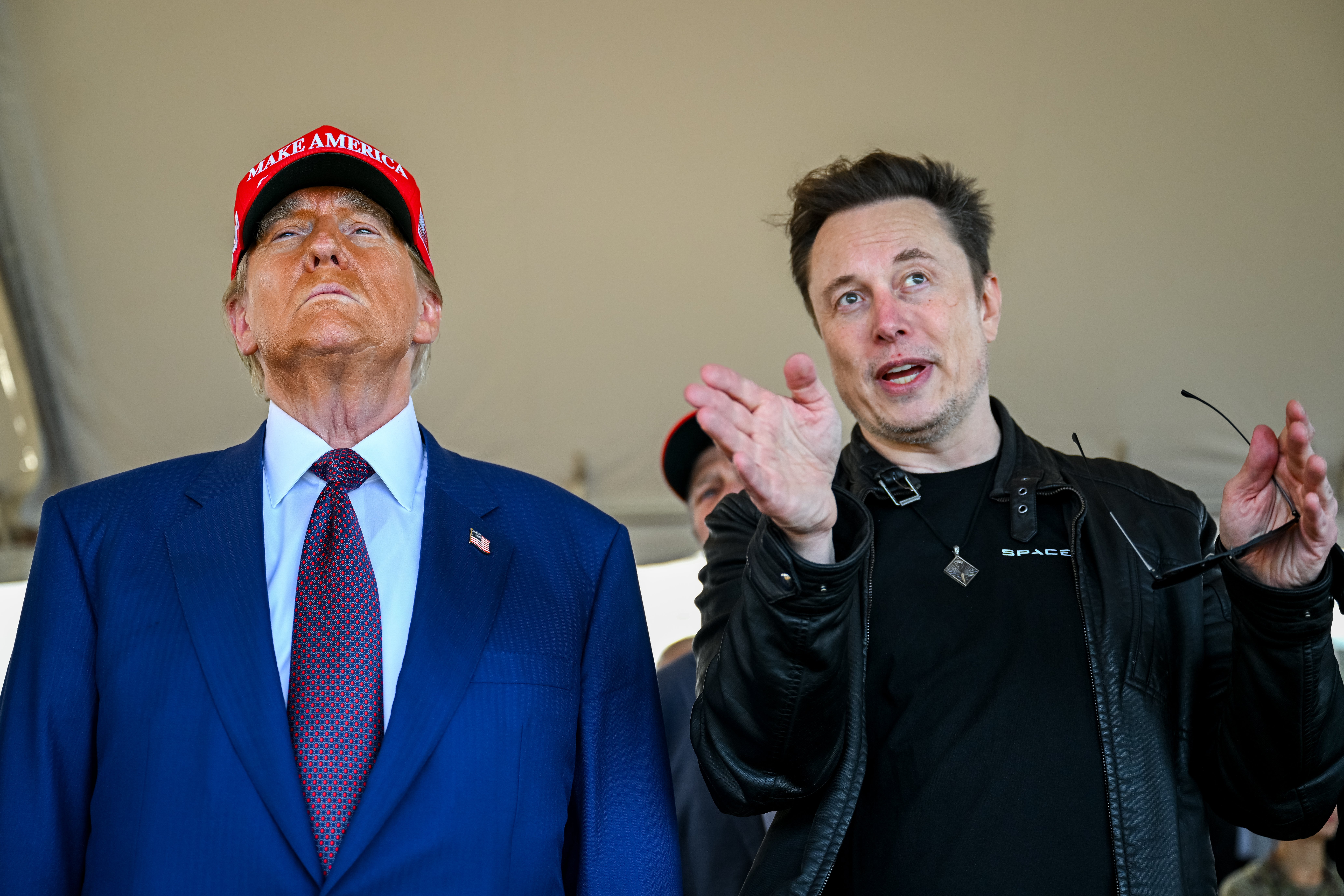 Musk (desno) potrošio je gotovo 300 milijuna dolara financiranja Trumpa i ostalih desničarskih saveznika tijekom izbora 2024., pokazuju novi FEC prijavi za FEC