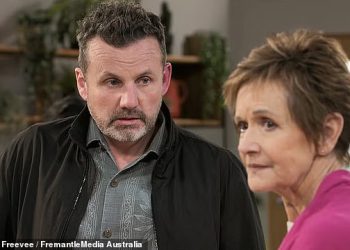 Glavni znakovi Revival Susjedi bio je osuđen od početka, jer je ikonični sapun ponovno postavljen manje od dvije godine nakon što se vratio