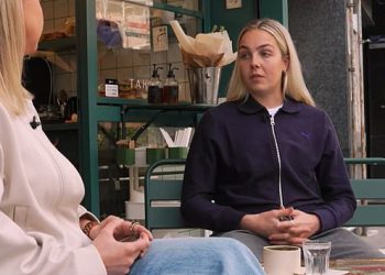 Golman Lionessesa Ellie Roebuck otvara se na utjecaj ovdje moždanog udara dok otkriva da se bojala za svoju karijeru i ‘trebala je izgubiti viziju’