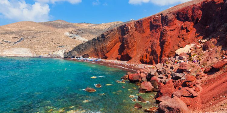 Gomile stijena nakon potresa zatrpale i uništile poznatu plažu na grčkom otoku!
