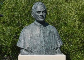 Grad Novalja odljev poprsja platila pet puta skuplje od tržišne cijene? Gradonačelnik Dabo: “Nije istina”