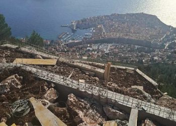 Grad uputio inspekciju na Srđ zbog gradnje podno križa: ‘Riječ je o redovnoj proceduri’