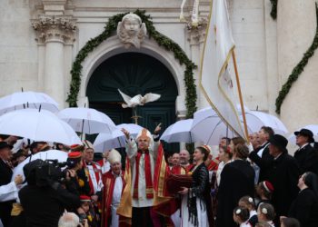 Grad − Živio sveti Vlaho! Otvorena Festa, Dubrovkinje i Dubrovčani se okupili u čast zaštitniku Grada (FOTO/VIDEO)