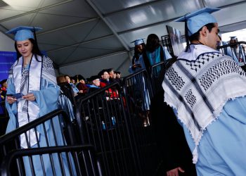 HHS istražuje medicinske škole za antisemitizam jer su učenici nosili keffiyeh: Izvještaj