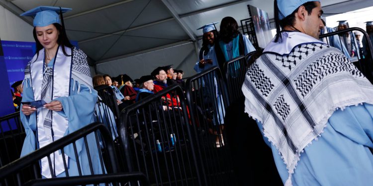 HHS istražuje medicinske škole za antisemitizam jer su učenici nosili keffiyeh: Izvještaj