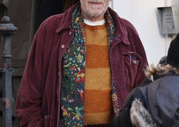 Ian McKellen, 85, vraća se na posao prvi put od pada njegove pozornice horora West End dok se pridružuje Jamesu Cordenu i Jessici Gunning kako bi snimio Dark Comedy the Christophers