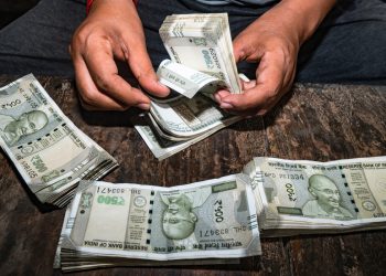 Indijska središnja banka smanjuje kamatne stope prvi put nakon pet godina – RT Indija