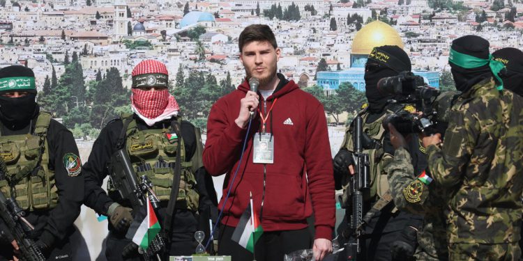 Izrael-Gaza Najnovije: Hamas predaje tri taoca kao 369 palestinskih zatvorenika koji će biti pušteni na slobodu