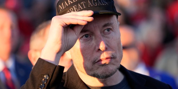 JD Vance želi da Elon Musk ponovi doge zaposlenika koji je odustao nakon izloženih rasističkih postova na društvenim medijima