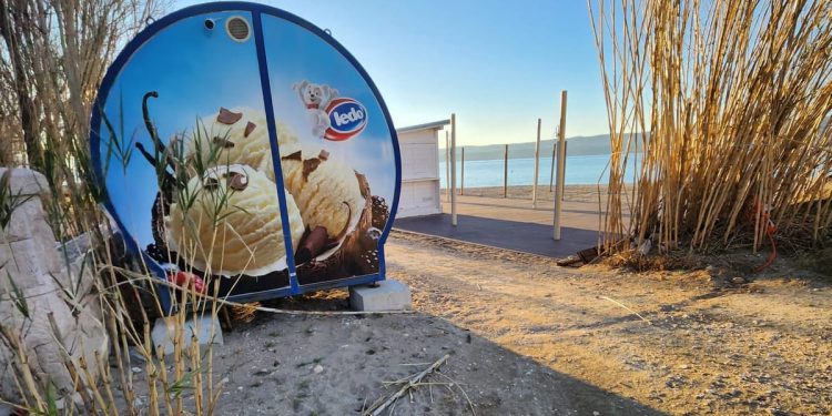 JER SLADOLED JE VRLO BITAN Trasa šetnice u Dućama ravna se prema kućici za sladoled lokalnog moćnika?
