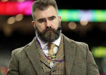 Jason Kelce se bavi tvrdnjama Angry Taylor Swift navijači prisilili su nove visine da izbriše Tweet Super Bowl