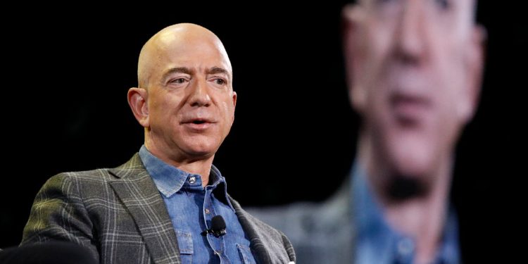 Jeff Bezos je prošlog ljeta postavio Trumpa drugačiji izbor VP -a – nekoliko mjeseci prije nego što je povukao odobrenje za Harrisa, nove knjigovodstvene tvrdnje