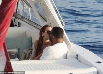 Jetsov Solomon Thomas spakira na PDA s djevojkom u St Bartsu, kao besplatna agencija nakon katastrofalne sezone